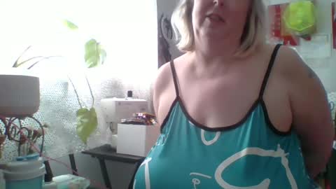 ivyjane3522 online show from July 16, 1:36 pm