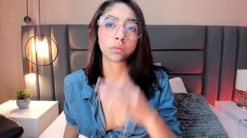 IvyJhonss online show from September 12, 2:30 pm