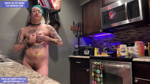 Muse hethey online show from November 29, 11:01 pm