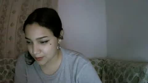 izzy_32 online show from February 6, 7:01 am
