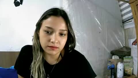 izzy_32 online show from July 28, 6:20 pm