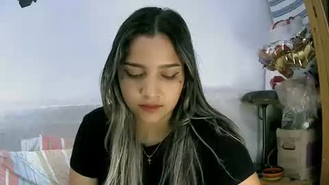 izzy_32 online show from April 30, 9:19 pm