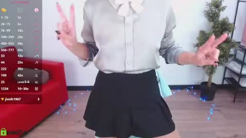 Queen of nylon  Victoria online show from July 8, 5:00 am