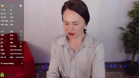 Queen of nylon  Victoria online show from February 19, 5:17 am