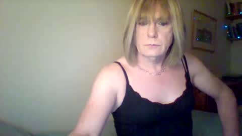 izzy_mchoney online show from December 29, 2:06 am