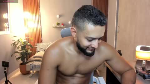 Calix  Independient model Insta and twt Calixsnake online show from May 26, 12:39 am