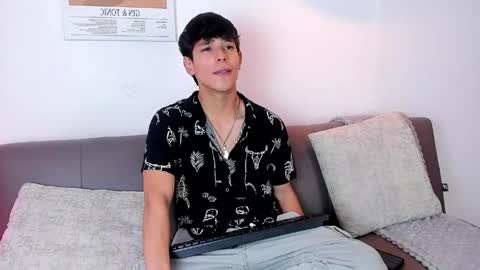 jacob_colliins online show from May 8, 3:12 am