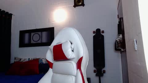 Michael Caicedo online show from February 4, 2:07 am