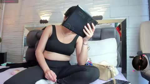  JADE  online show from December 19, 7:31 pm