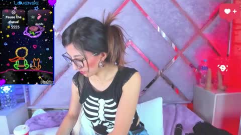 jade white  online show from March 14, 2:32 pm