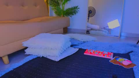 jadee__ online show from January 18, 3:48 am