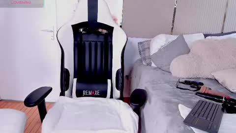 Jadeh online show from September 21, 6:23 pm