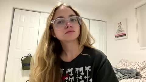 jademonroe0522 online show from August 5, 8:55 am