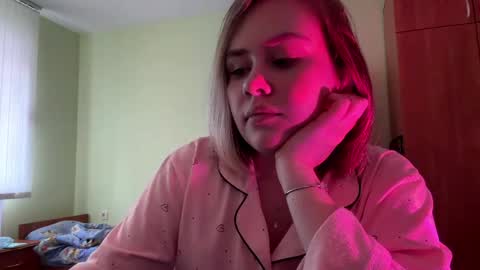 Mila online show from April 8, 12:30 pm