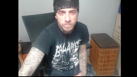 showingitoff online show from December 20, 7:04 am