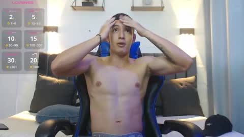 Hi guys im new 3 online show from October 18, 9:52 pm