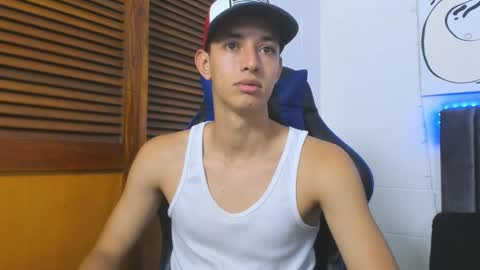 Hi guys im new 3 online show from February 12, 8:40 pm