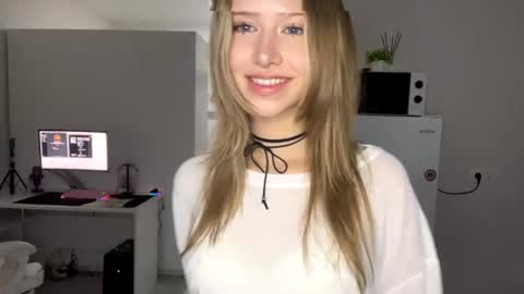 Zoe online show from August 8, 7:02 pm