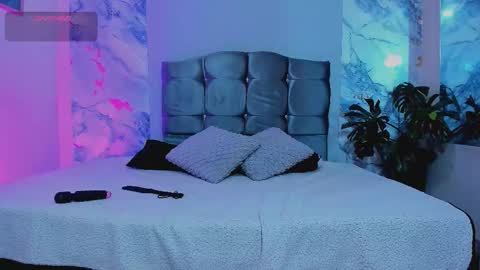 james_adamss_ online show from March 6, 12:37 pm