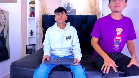 James y Kenet online show from February 3, 11:36 am