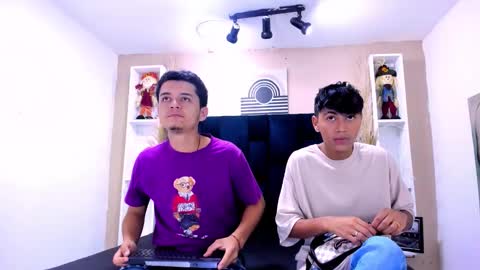 James y Kenet online show from February 11, 1:04 pm