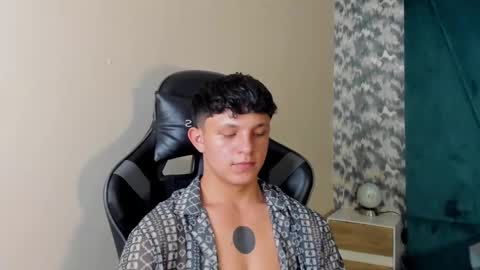 jamesgolden_ online show from February 28, 11:45 pm