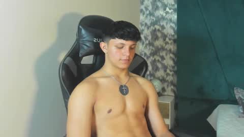 jamesgolden_ online show from March 5, 12:27 am