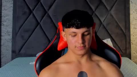 jamesgolden_ online show from March 12, 6:32 pm