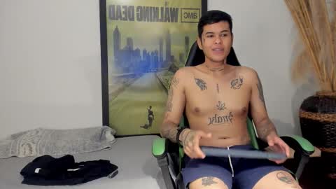 Jamesinked  online show from January 13, 6:37 pm