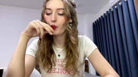 Janie online show from April 22, 12:56 pm