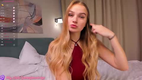 Day Alice Night Stella online show from October 18, 6:50 am