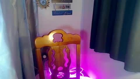 janlloyd04 online show from March 8, 8:18 am