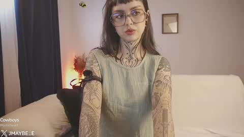 Snapshot of janne_maybe chatting on October 22, 3:24 pm jmaybe e online show from October 22, 3:24 pm