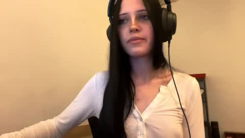 Lily online show from June 5, 9:20 pm