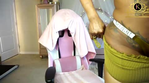 Snapshot of jasminekay chatting on February 1, 7:13 pm JasmineKay online show from February 1, 7:13 pm