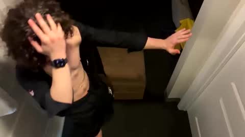 itshis10inchesforbitches online show from December 18, 4:02 pm