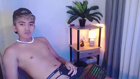 jaysee_hugecox online show from April 23, 9:27 pm