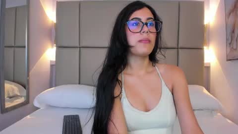 Jazmin online show from June 15, 8:01 pm