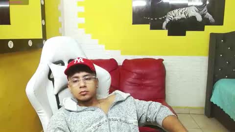 jbarto_ online show from June 5, 6:19 am