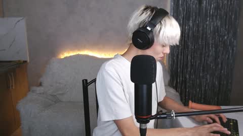 Snapshot of jealousangel chatting on December 22, 2:06 pm Angel online show from December 22, 2:06 pm