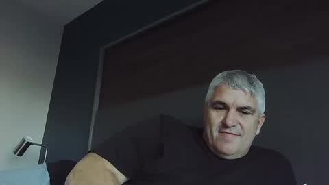 dadbody71 online show from December 20, 8:01 pm