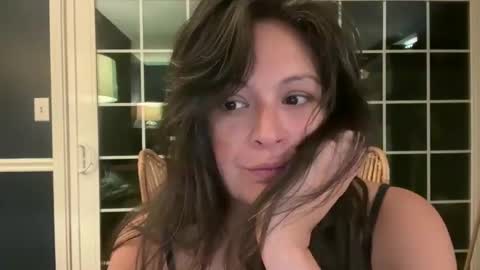 Snapshot of jellybeanin chatting on October 19, 9:14 am Jelli online show from October 19, 9:14 am