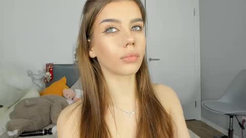 Dolly online show from March 5, 7:27 pm