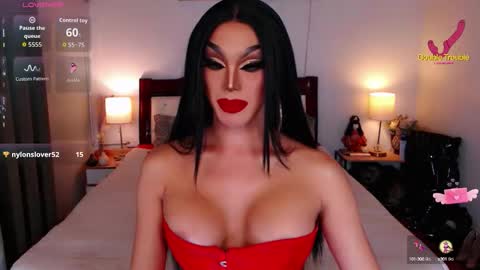 Snapshot of jenifers_body chatting on September 21, 4:05 am Queen Jenifer online show from September 21, 4:05 am