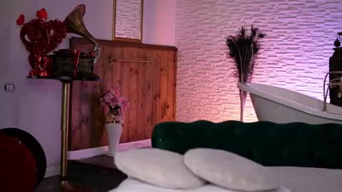 jenna_day online show from May 11, 5:36 am