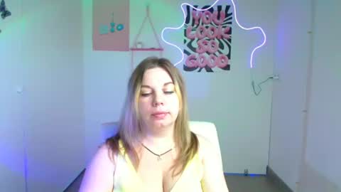 Snapshot of jennifer_moree chatting on October 22, 6:27 am Jennifer online show from October 22, 6:27 am