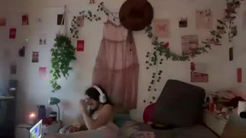 jennifer_robbie online show from May 28, 9:51 am