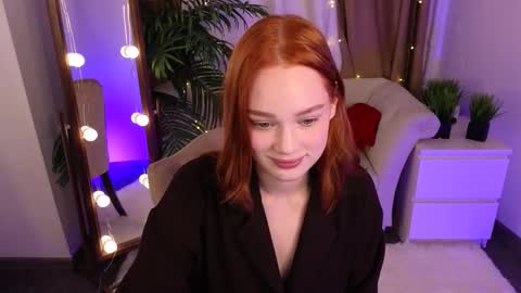 Jennifer online show from October 4, 1:53 pm