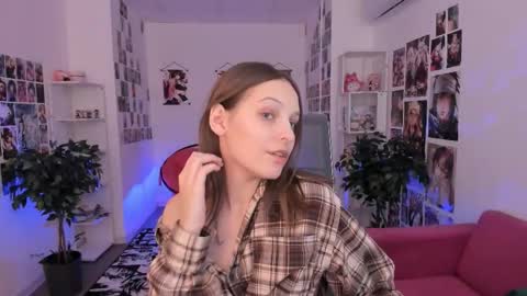 Snapshot of jenniferkiim chatting on October 18, 5:44 am jenniferkiim online show from October 18, 5:44 am