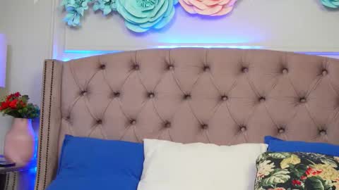 JenniferLovve online show from October 14, 5:54 am